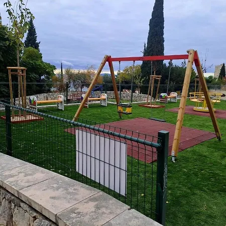 Romana Near Znjan Apartman *