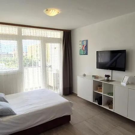 Апартаменты Romana Near Znjan *